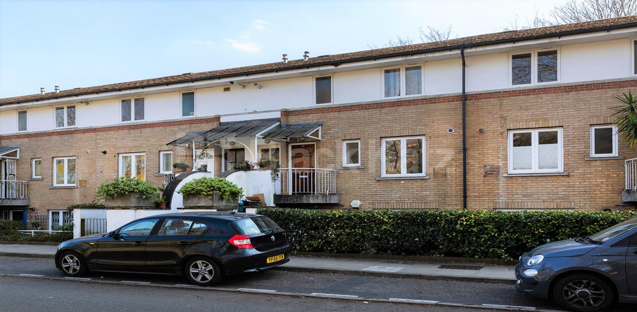 			GARDEN FLAT!, 1 Bedroom, 1 bath, 1 reception Flat			 Barker Drive, Camden